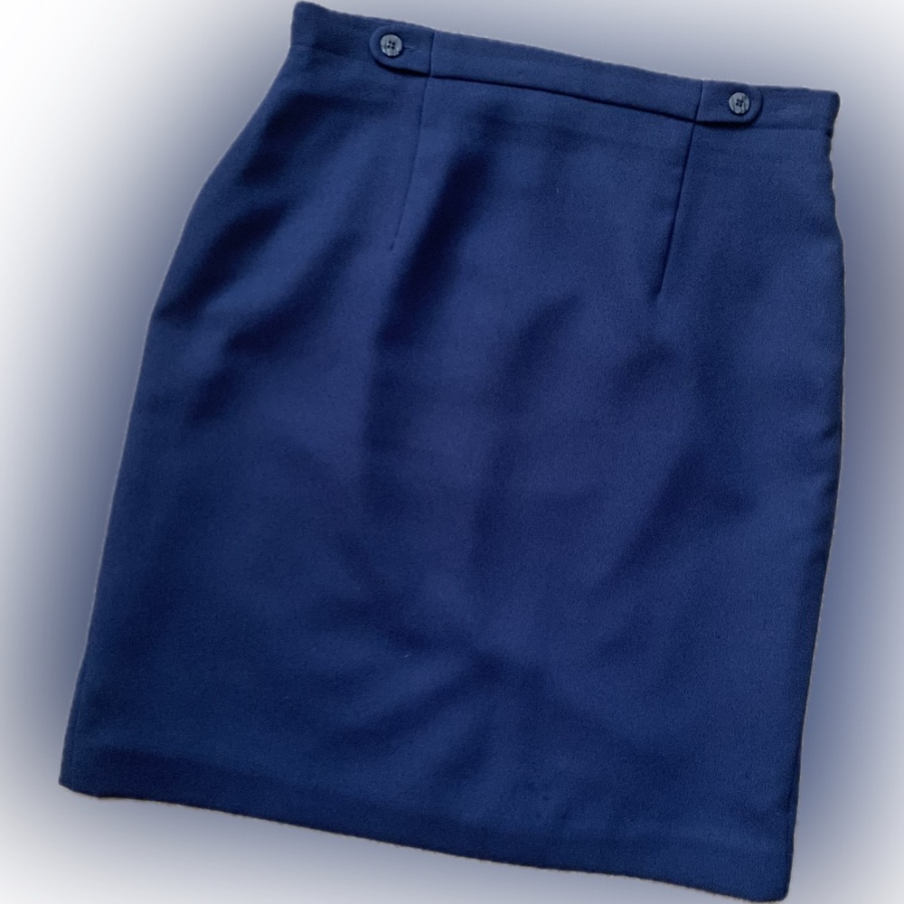 AMANDA SMITH Lined navy skirt with side zipper and button front detail, size 12